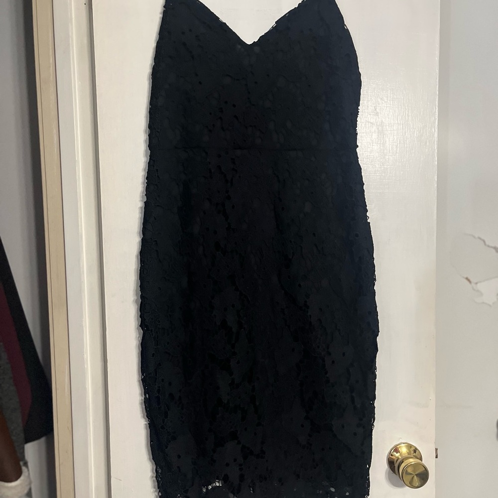 Chic Black Lace Midi Dress